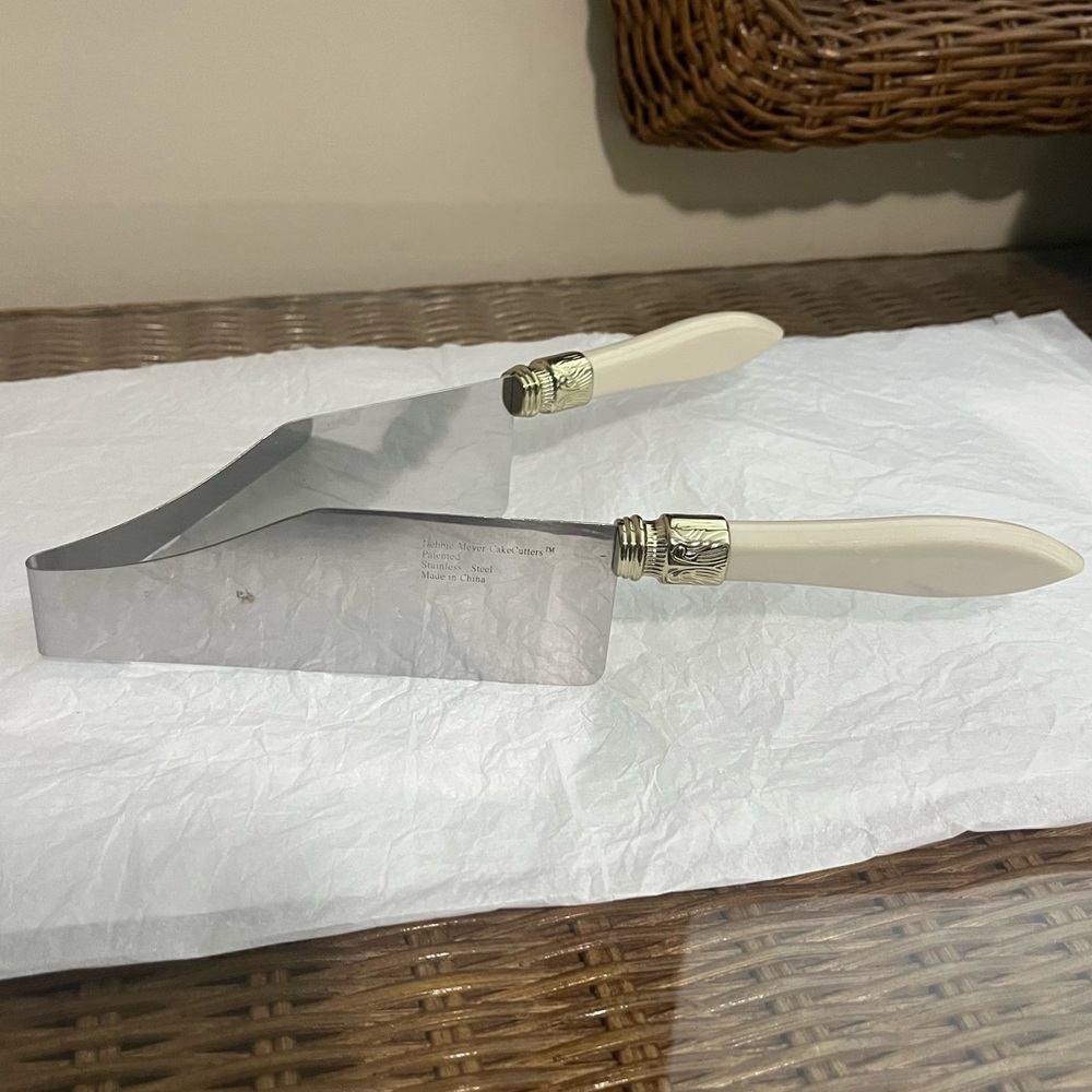Vintage Debbie Meyer Cake Cutter For Round Cakes Ivory Handles